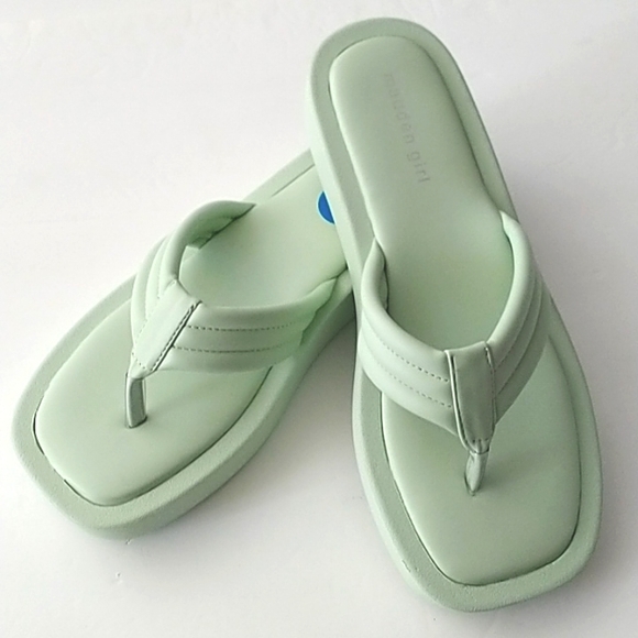 Madden Girl Amarri Women's Faux Leather Toe-Post Flatform Sandals - Picture 2 of 4